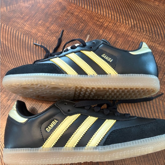 New Youth Adidas Samba Messi J Size 5 - Picture 1 of 5